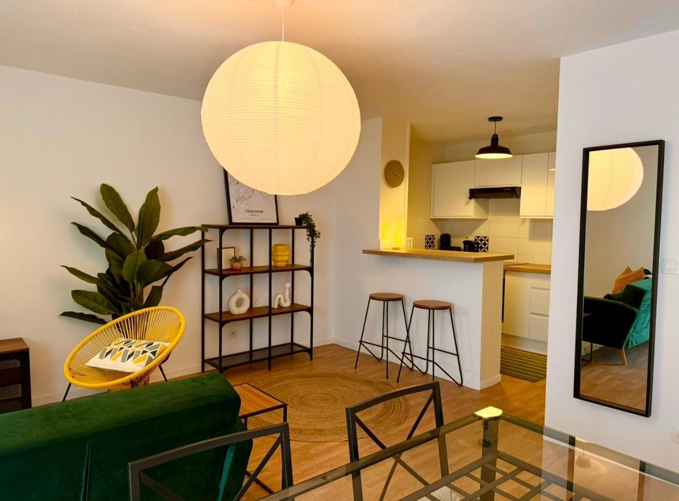 T2 Lumineux Cosy Avec Terrasse Privee - Parking Privee & Metro 5 Min - Proche Centre Apartamento